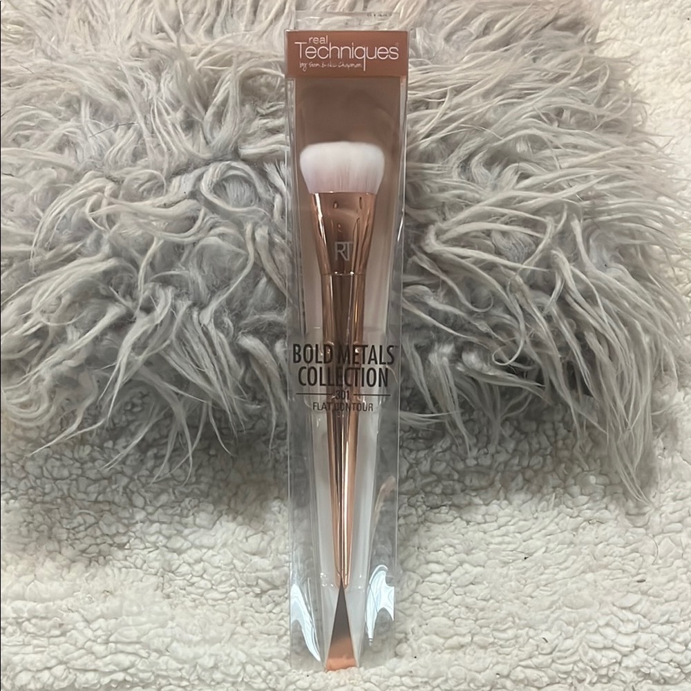 Real Techniques Bold Metals Collection Brush with  Gold Handle